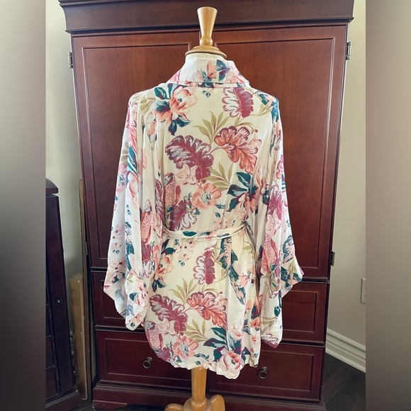 Tularosa Avery robe in pearl parrot XXS - Picture 6 of 8